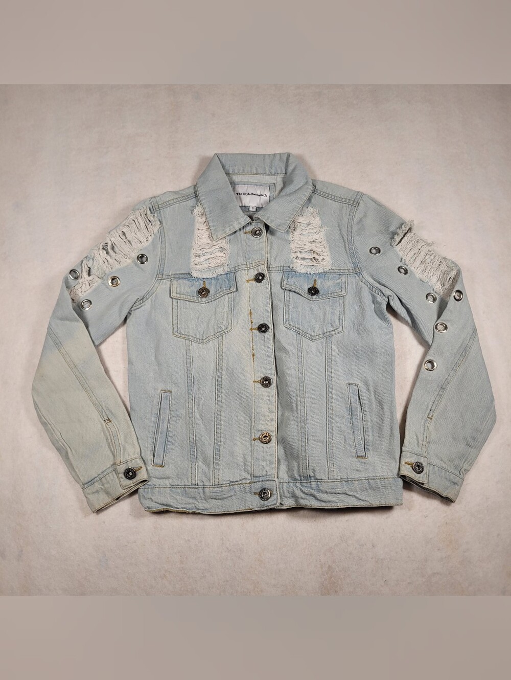 The Style Between Us Stonewash Distressed Denim Womens Jacket Small